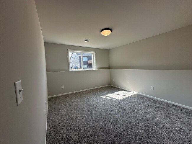 Building Photo - 4-Bedroom, 2-Bathroom Twin Home in South Fargo!