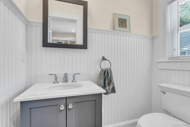 Building Photo - 23 W 7th St