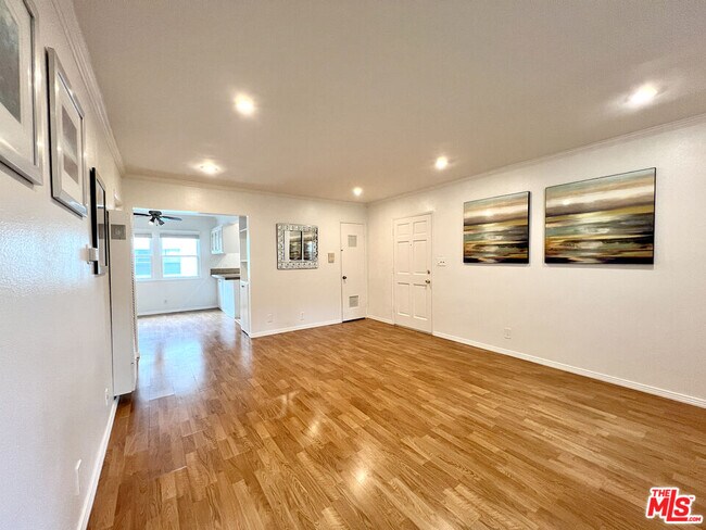 Building Photo - 5811 Bowcroft St