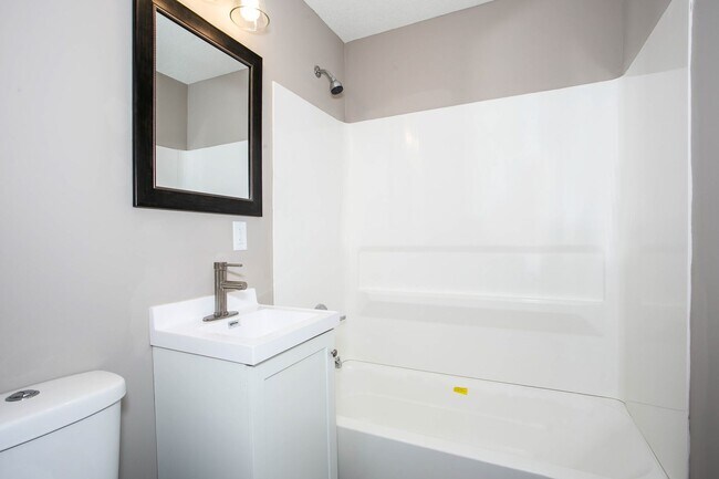 Building Photo - Beautiful Three Bedroom, Two Bathroom