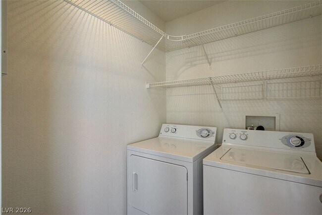 Building Photo - 5003 Groveland Ave