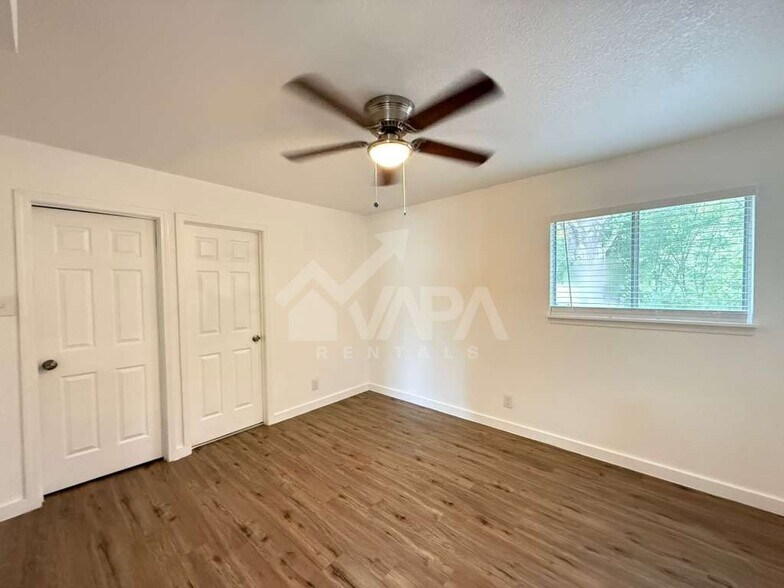 Building Photo - 6407 Greencastle Dr