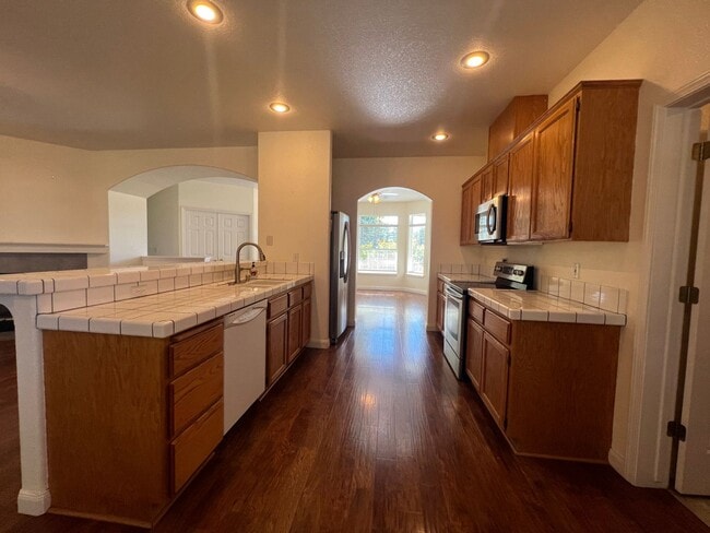 Building Photo - 3/2/2 Gorgeous Home In Gardnerville - Ruhe...