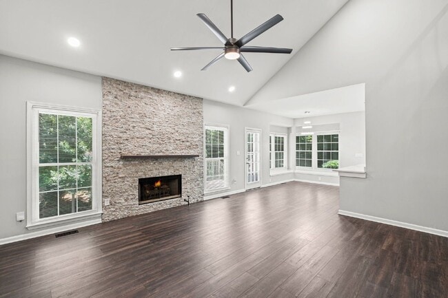 Building Photo - 11355 Vedrines Dr