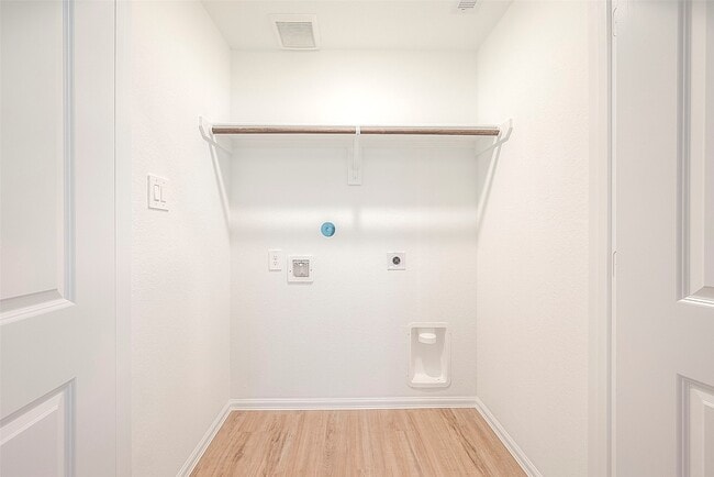 Building Photo - 1491 Las Cuevas Dr