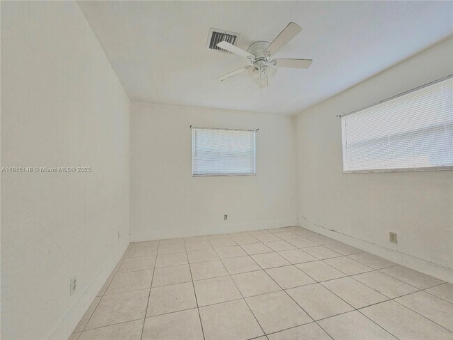 Building Photo - 5820 SW 27th St