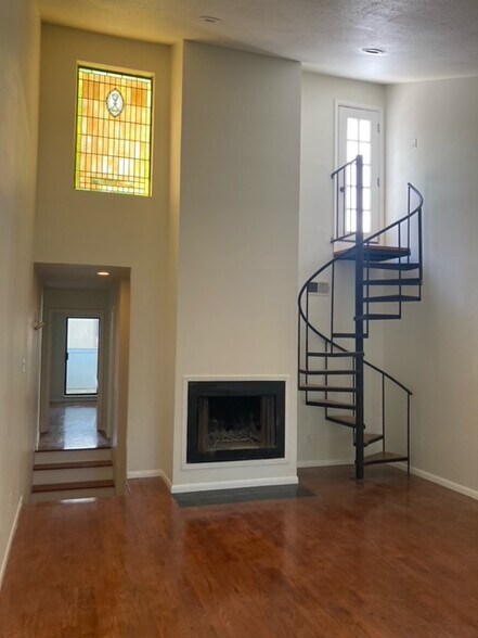 Building Photo - 6718 Eastridge Dr