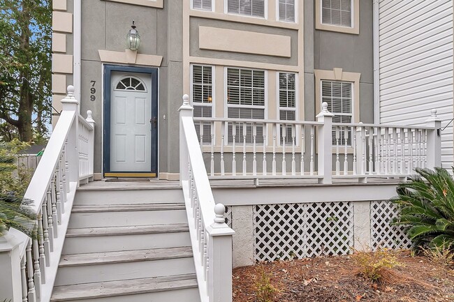 Building Photo - Beautiful 3-Bedroom Home in the Heart of Charleston!