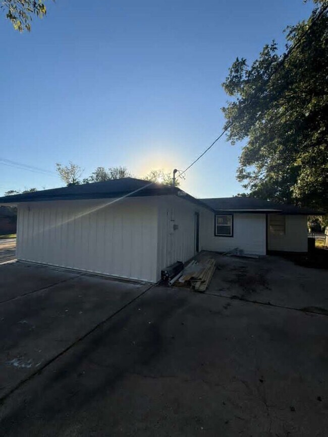 Building Photo - BEAUTIFUL HOME IN HOUSTON. MOVE IN READY!.