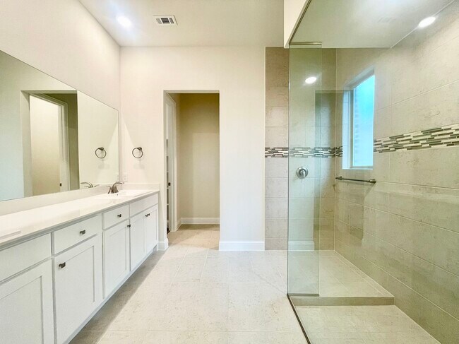 Building Photo - 1632 Estivella Dr