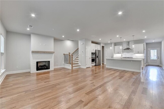Building Photo - 204 Holsten Ln