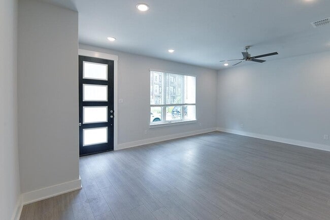 Building Photo - 817 Crystal Oak Ln