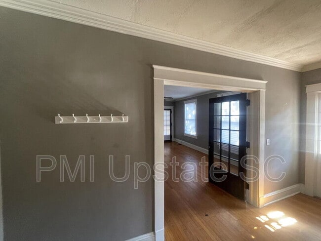 Building Photo - 181 N Fairview Ave