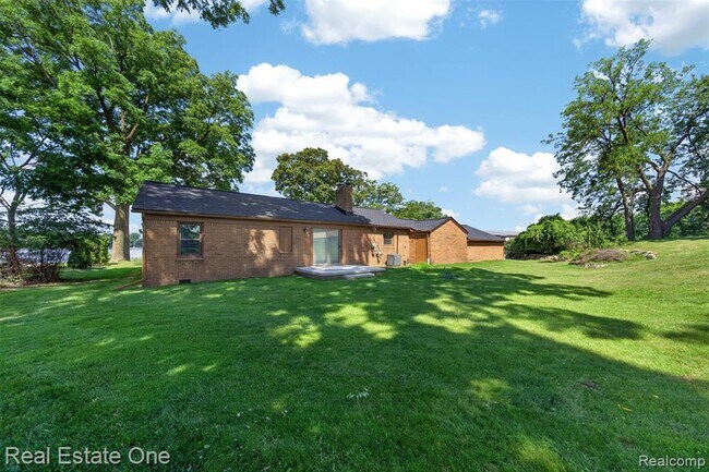 Building Photo - 2079 Klingensmith Rd