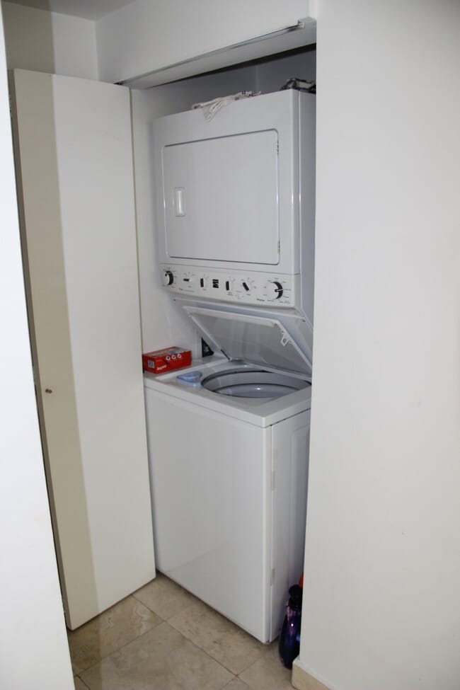 Building Photo - 1834 Brickell Ave