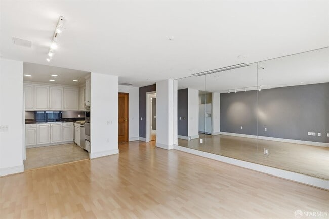 Building Photo - 75 Folsom St