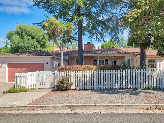 Primary Photo - 7 Cypress Ave