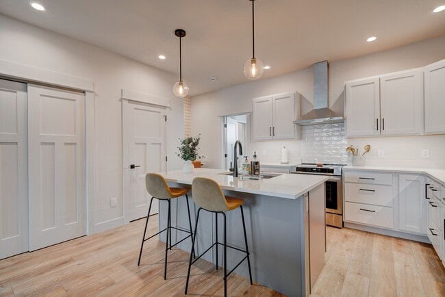 Building Photo - 601 E Bryant St