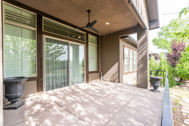 Building Photo - 2094 Two Wood Dr