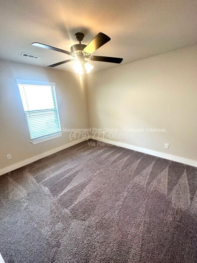 Building Photo - 3600 SW Brittany Rd