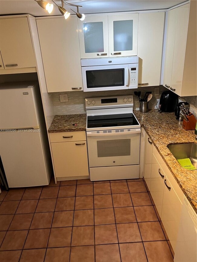 Building Photo - 3551 NE 169th St