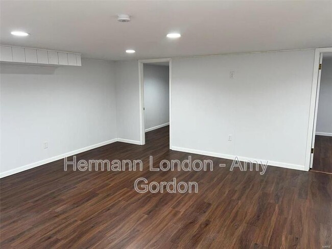 Building Photo - 8113 Parkwood Dr