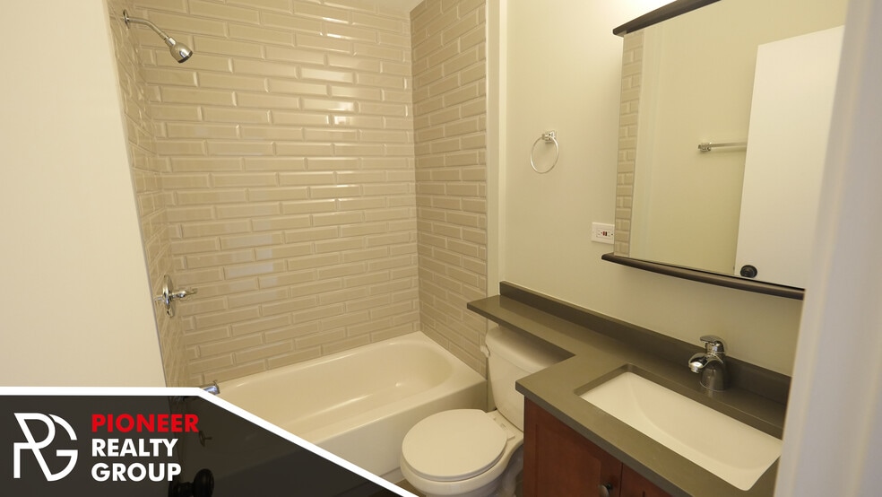 Building Photo - 429 W Wellington Ave