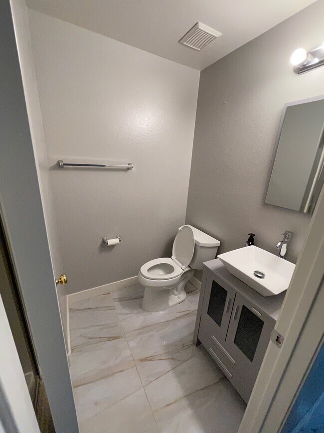 Building Photo - 10950 Mayberry St