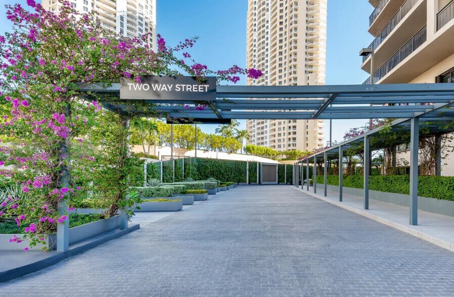 Building Photo - 540 Brickell Key