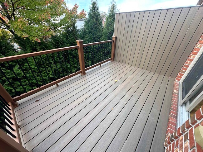 Building Photo - 436 Lawton Ave