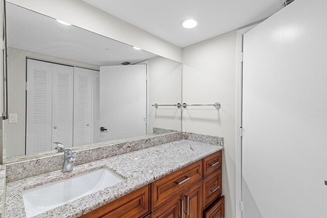 Building Photo - 15355 Lakes of Delray Blvd