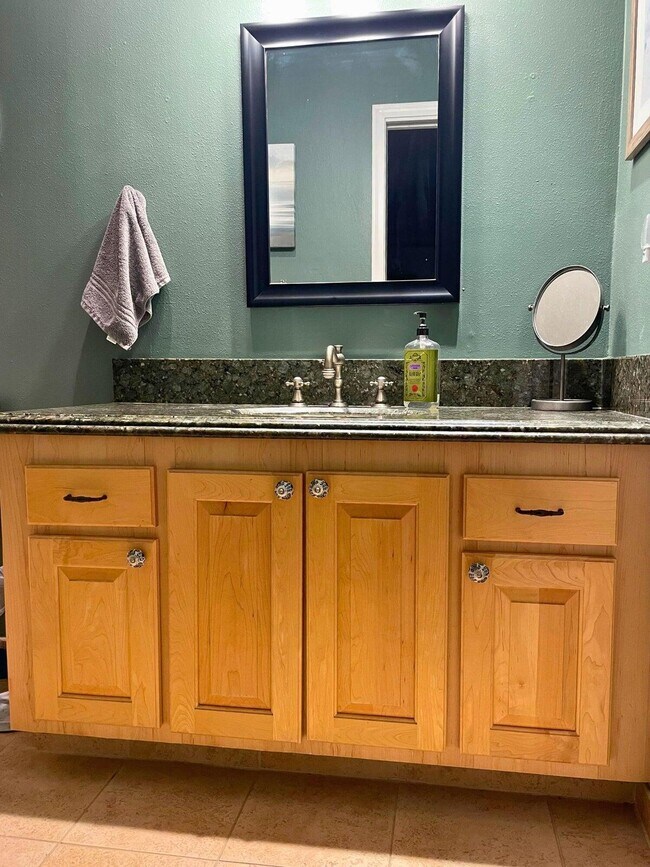 Building Photo - 3301 Loren Rd