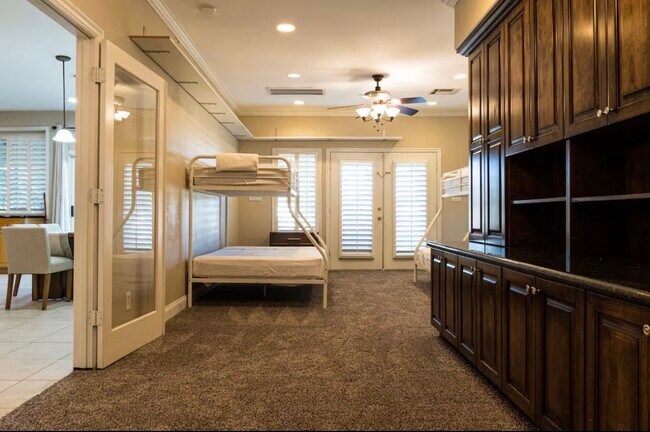 Building Photo - 2536 El Paso Grande Ave