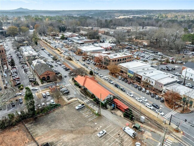 Building Photo - 241 Village Square Dr