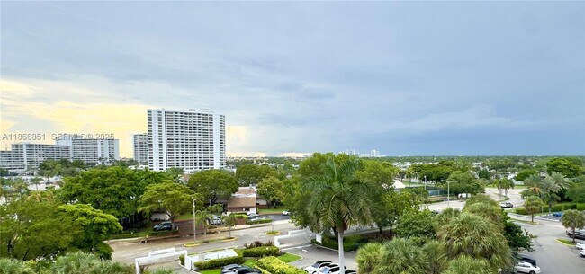 Building Photo - 400 Leslie Dr