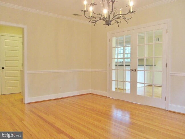 Building Photo - 5603 Chevy Chase Pkwy NW