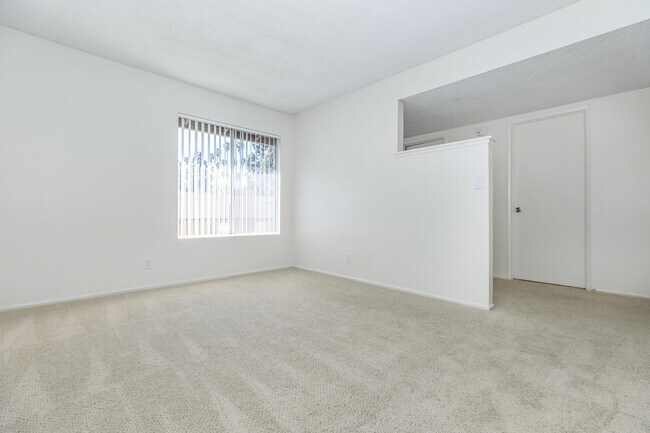 Building Photo - Palm Lane Apartment Homes
