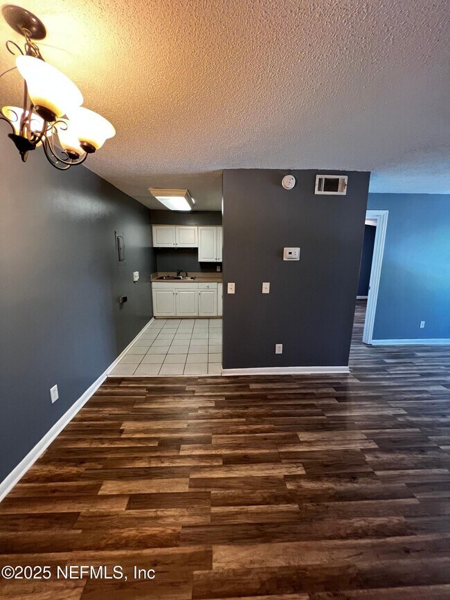 Building Photo - 4 8th Ave S