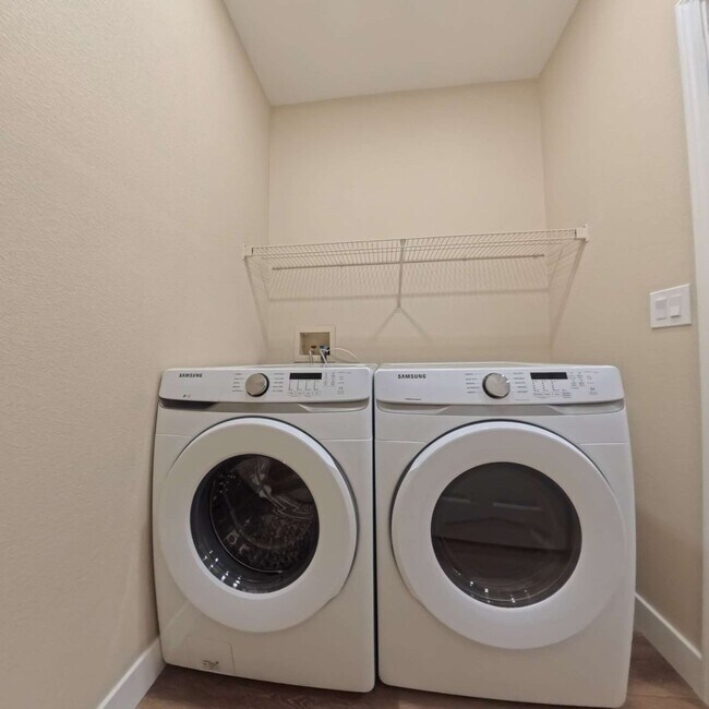Building Photo - Resort-Style Living Year-Round Updated 1-Bed, 1-Bath Condo!