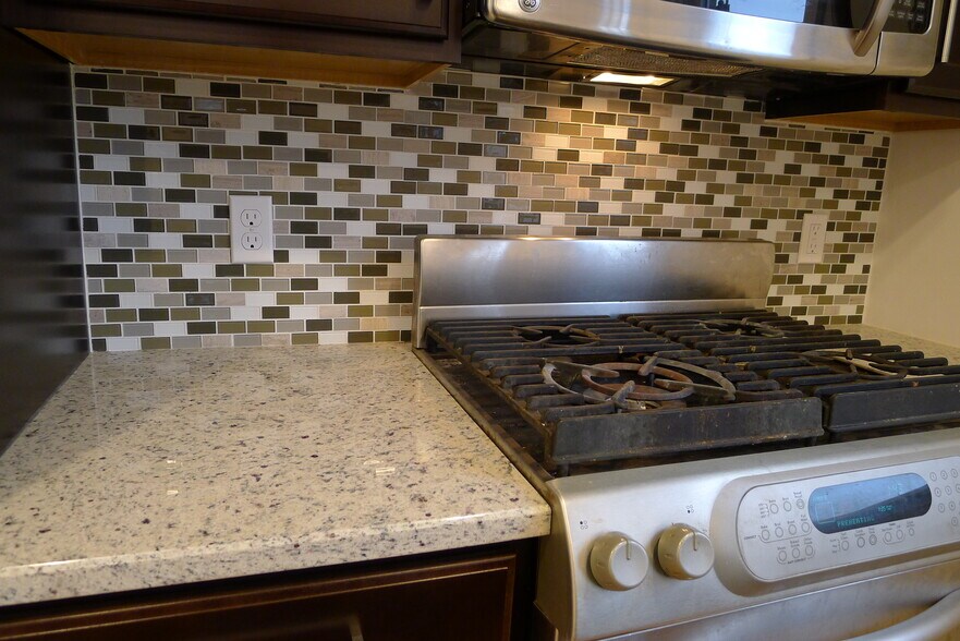 Building Photo - 278 Valley View Road