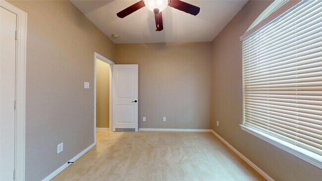 Building Photo - 12314 Meadow Breeze Dr