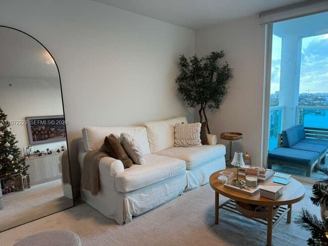 Building Photo - 1723 SW 2nd Ave