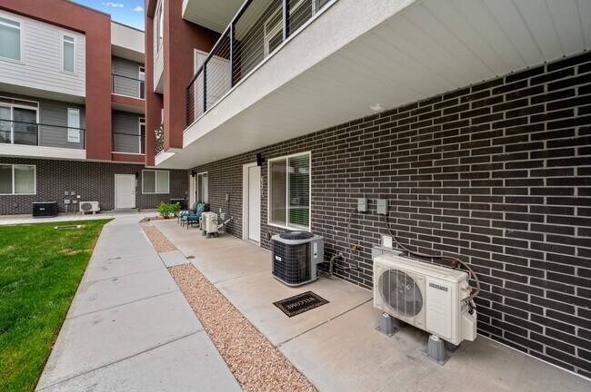 Building Photo - 671 S 400 E
