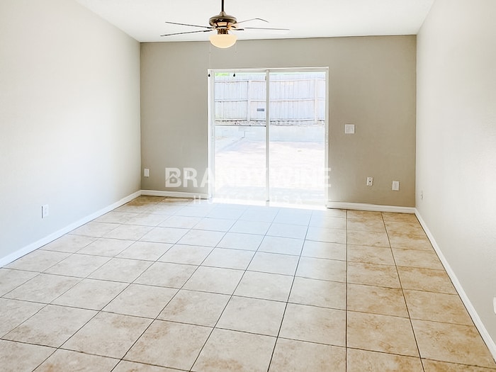 Building Photo - 424 Candler Ave