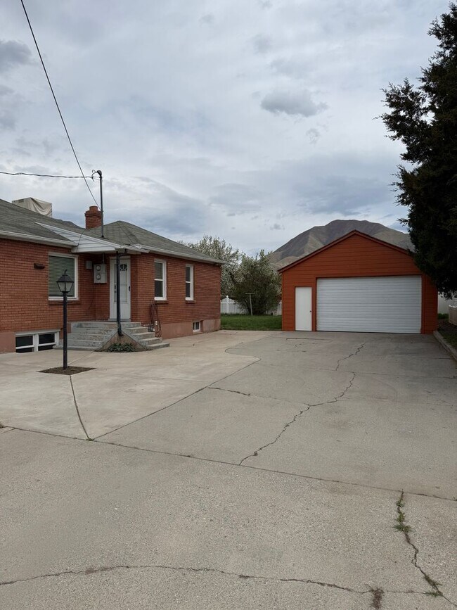Building Photo - Beautiful home in Mapleton, UT