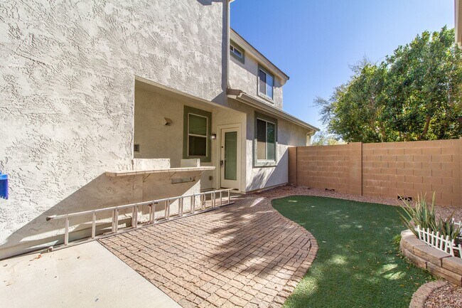 Building Photo - GORGEOUS 3BED 2.5 BATH HOME  NEAR CRIMSON/US60