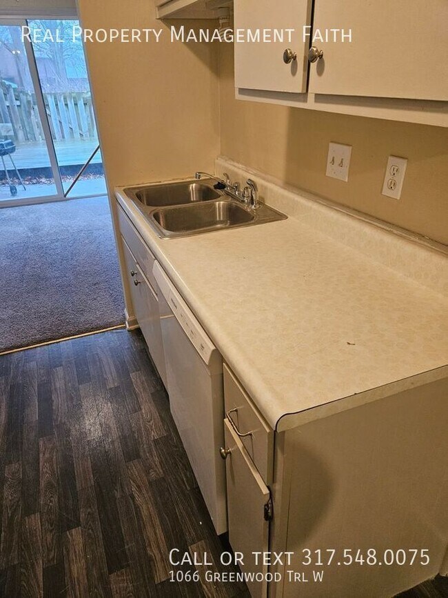 Building Photo - 1066 Greenwood Trail W Dr