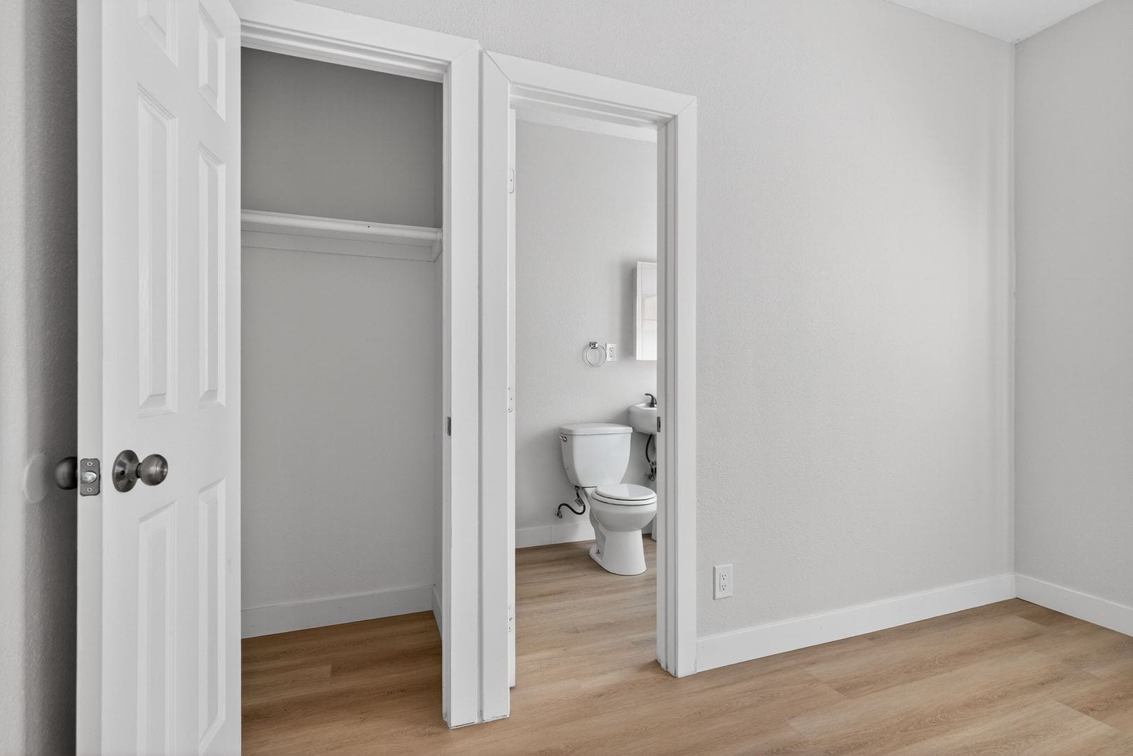 Building Photo - 915 Cherry Ave