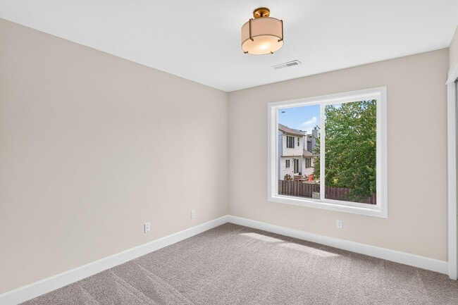 Building Photo - Beautifully Refreshed Clackamas Home with Bright Interiors & Private Backyard Retreat