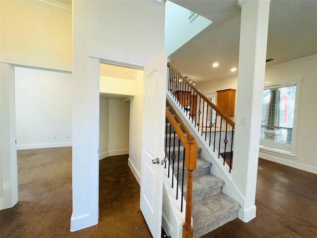 Building Photo - 609 Franklin Blvd